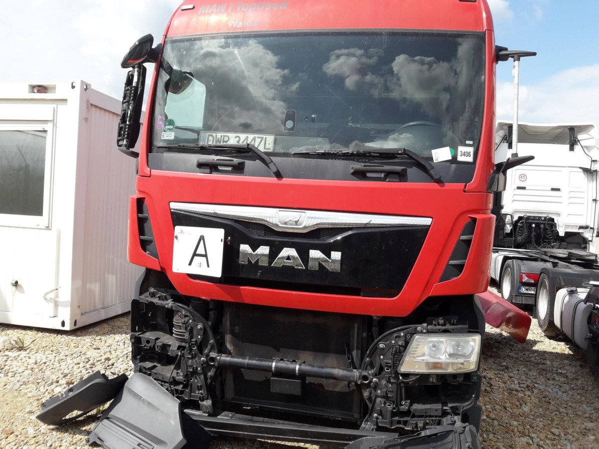 MAN TGX CIĄGNIK SIODŁOWY - Nyergesvontató: 3 kép. MAN TGX CIĄGNIK SIODŁOWY - Nyergesvontató: 3 kép.