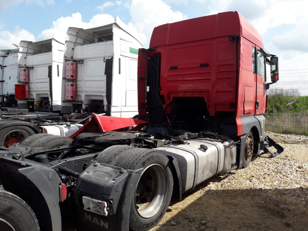 MAN TGX CIĄGNIK SIODŁOWY - Nyergesvontató: 5 kép. MAN TGX CIĄGNIK SIODŁOWY - Nyergesvontató: 5 kép.