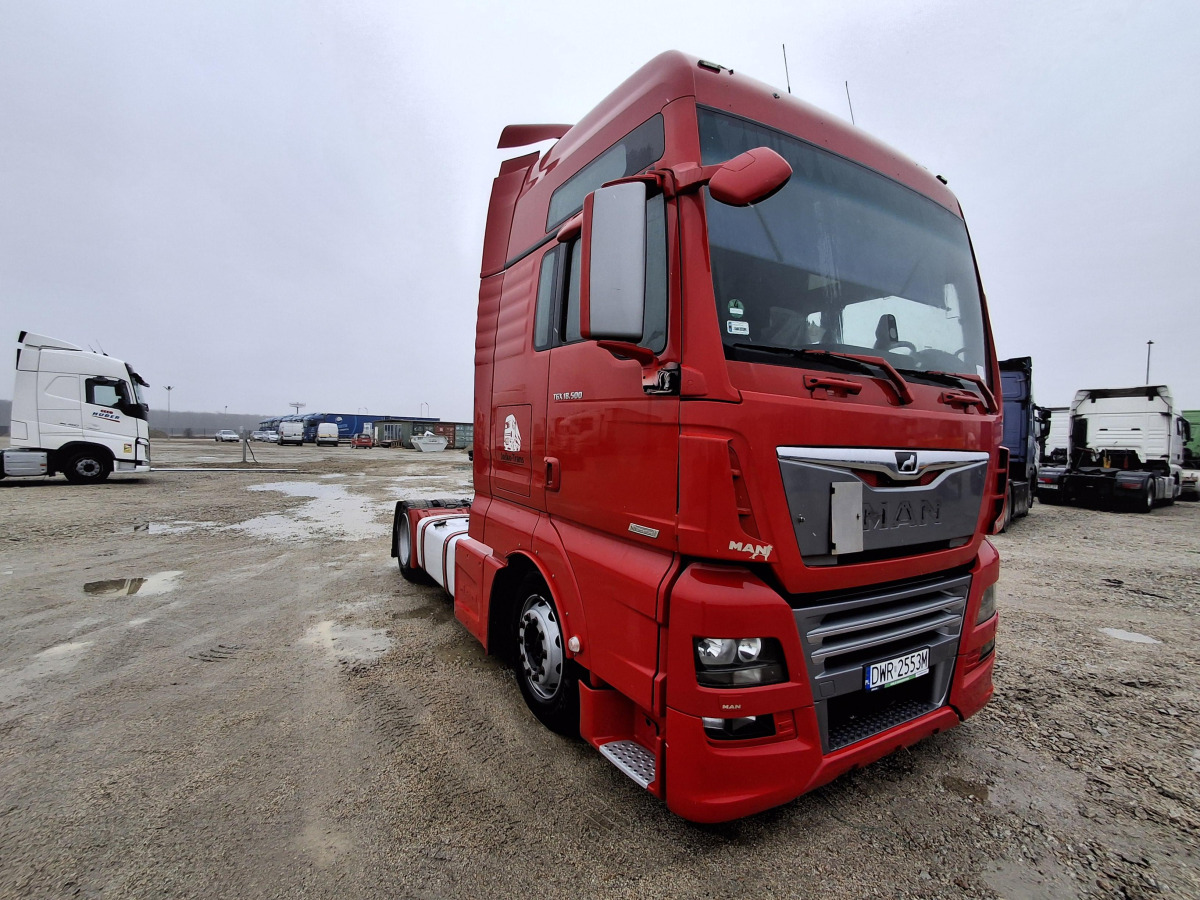 MAN TGX CIĄGNIK SIODŁOWY - Nyergesvontató: 1 kép. MAN TGX CIĄGNIK SIODŁOWY - Nyergesvontató: 1 kép.