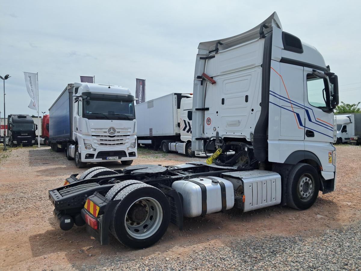 MERCEDES BENZ ACTROS CIĄGNIK SIODŁOWY - Nyergesvontató: 4 kép. MERCEDES BENZ ACTROS CIĄGNIK SIODŁOWY - Nyergesvontató: 4 kép.