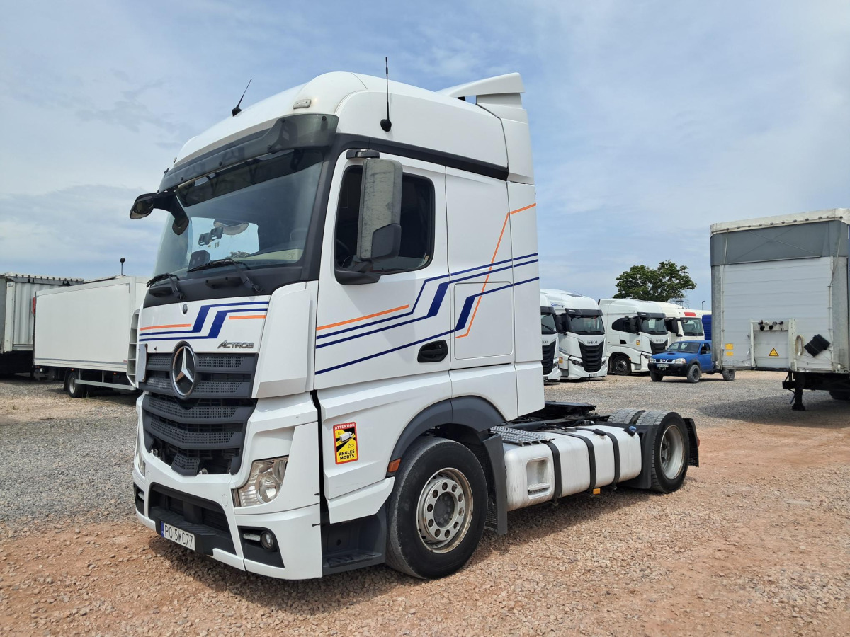 MERCEDES BENZ ACTROS CIĄGNIK SIODŁOWY - Nyergesvontató: 3 kép. MERCEDES BENZ ACTROS CIĄGNIK SIODŁOWY - Nyergesvontató: 3 kép.