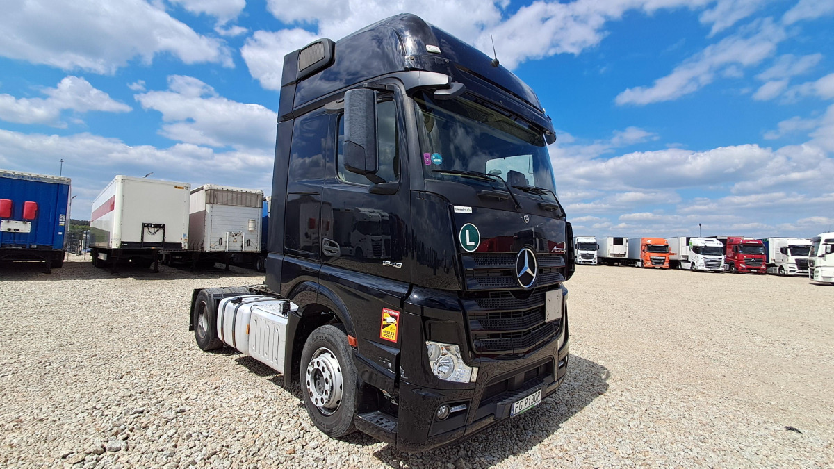 MERCEDES BENZ ACTROS CIĄGNIK SIODŁOWY - Nyergesvontató: 1 kép. MERCEDES BENZ ACTROS CIĄGNIK SIODŁOWY - Nyergesvontató: 1 kép.