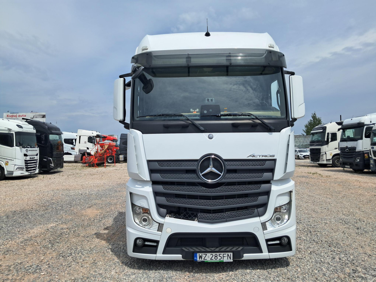 MERCEDES BENZ ACTROS CIĄGNIK SIODŁOWY - Nyergesvontató: 2 kép. MERCEDES BENZ ACTROS CIĄGNIK SIODŁOWY - Nyergesvontató: 2 kép.