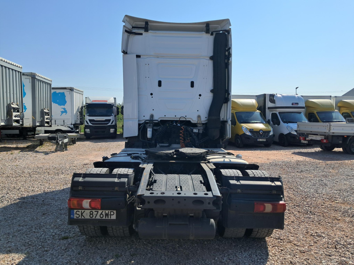 MERCEDES BENZ ACTROS CIĄGNIK SIODŁOWY - Nyergesvontató: 5 kép. MERCEDES BENZ ACTROS CIĄGNIK SIODŁOWY - Nyergesvontató: 5 kép.