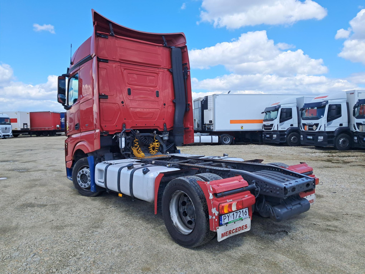 MERCEDES BENZ ACTROS CIĄGNIK SIODŁOWY - Nyergesvontató: 5 kép. MERCEDES BENZ ACTROS CIĄGNIK SIODŁOWY - Nyergesvontató: 5 kép.