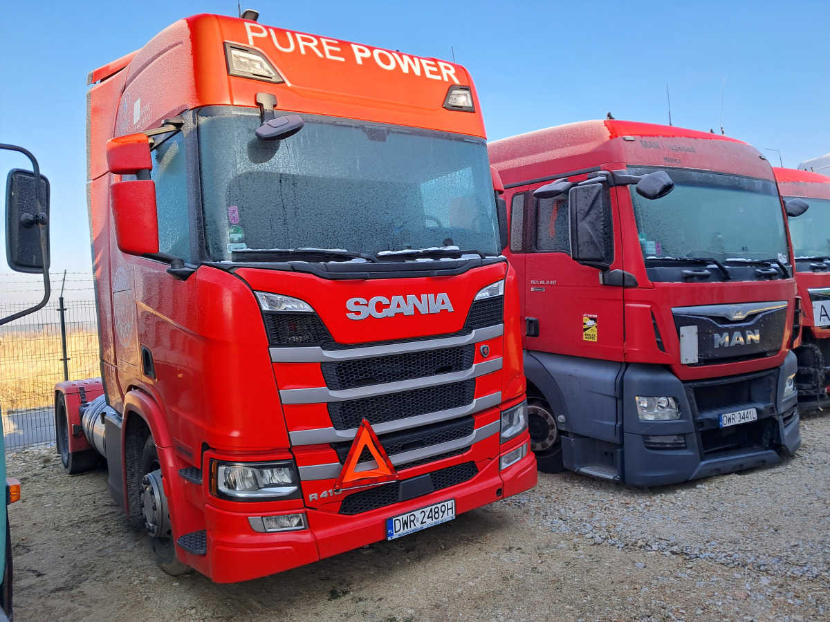 SCANIA R410 CIĄGNIK SIODŁOWY - Nyergesvontató: 1 kép. SCANIA R410 CIĄGNIK SIODŁOWY - Nyergesvontató: 1 kép.