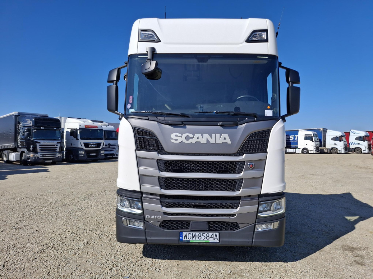 SCANIA R410 CIĄGNIK SIODŁOWY - Nyergesvontató: 3 kép. SCANIA R410 CIĄGNIK SIODŁOWY - Nyergesvontató: 3 kép.