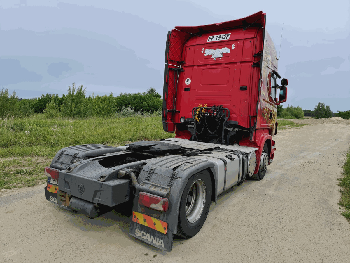 SCANIA R420 CIĄGNIK SIODŁOWY - Nyergesvontató: 3 kép. SCANIA R420 CIĄGNIK SIODŁOWY - Nyergesvontató: 3 kép.