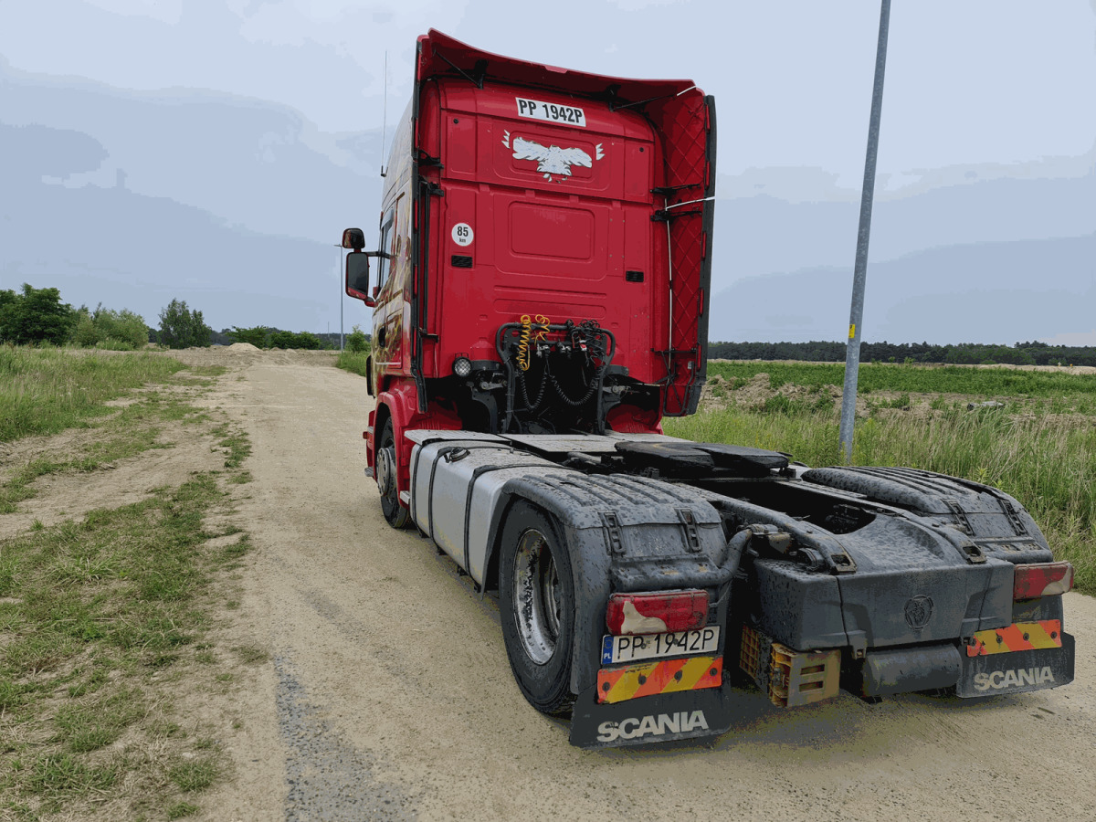 SCANIA R420 CIĄGNIK SIODŁOWY - Nyergesvontató: 4 kép. SCANIA R420 CIĄGNIK SIODŁOWY - Nyergesvontató: 4 kép.