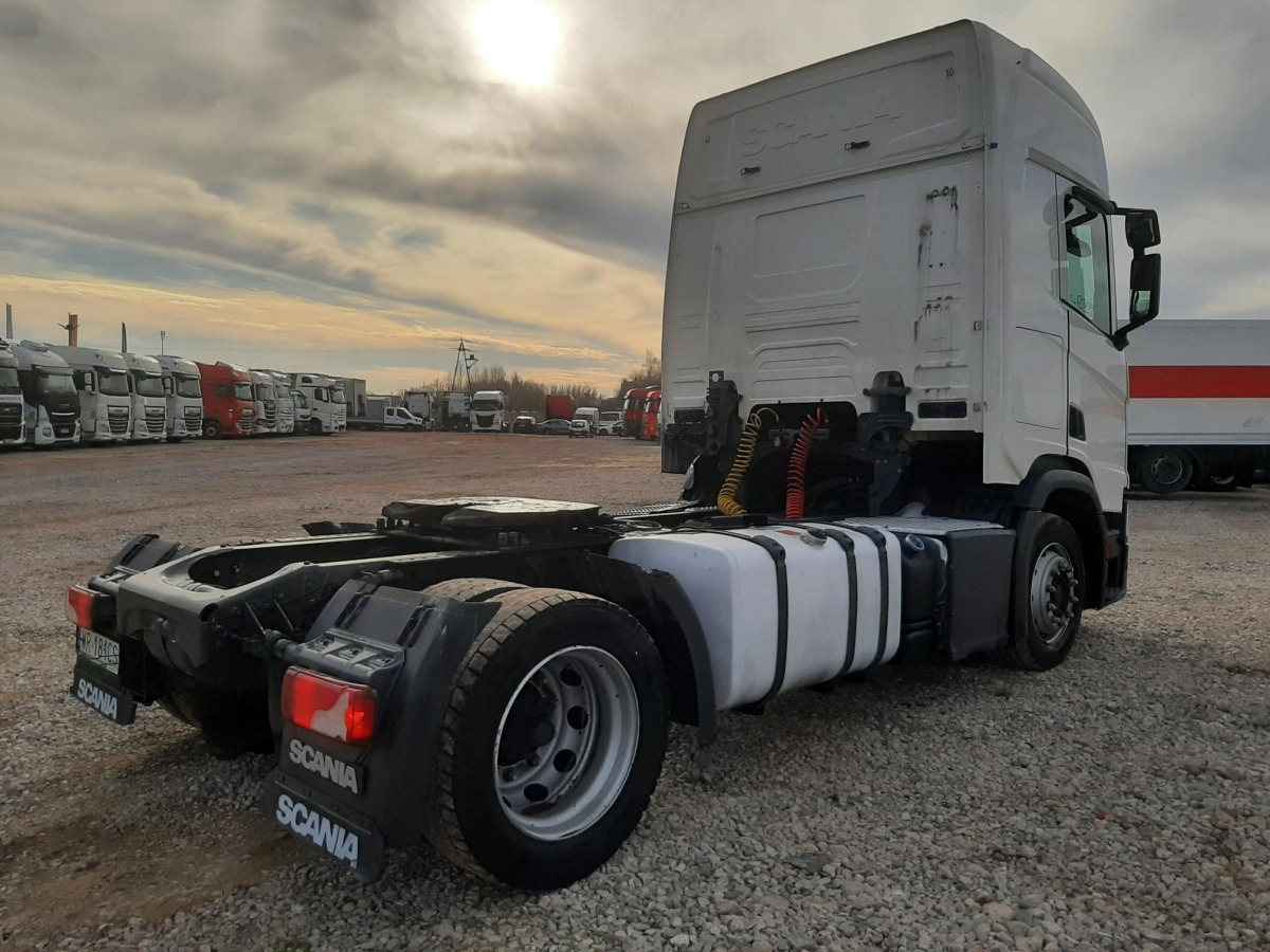 SCANIA R450 CIĄGNIK SIODŁOWY - Nyergesvontató: 4 kép. SCANIA R450 CIĄGNIK SIODŁOWY - Nyergesvontató: 4 kép.