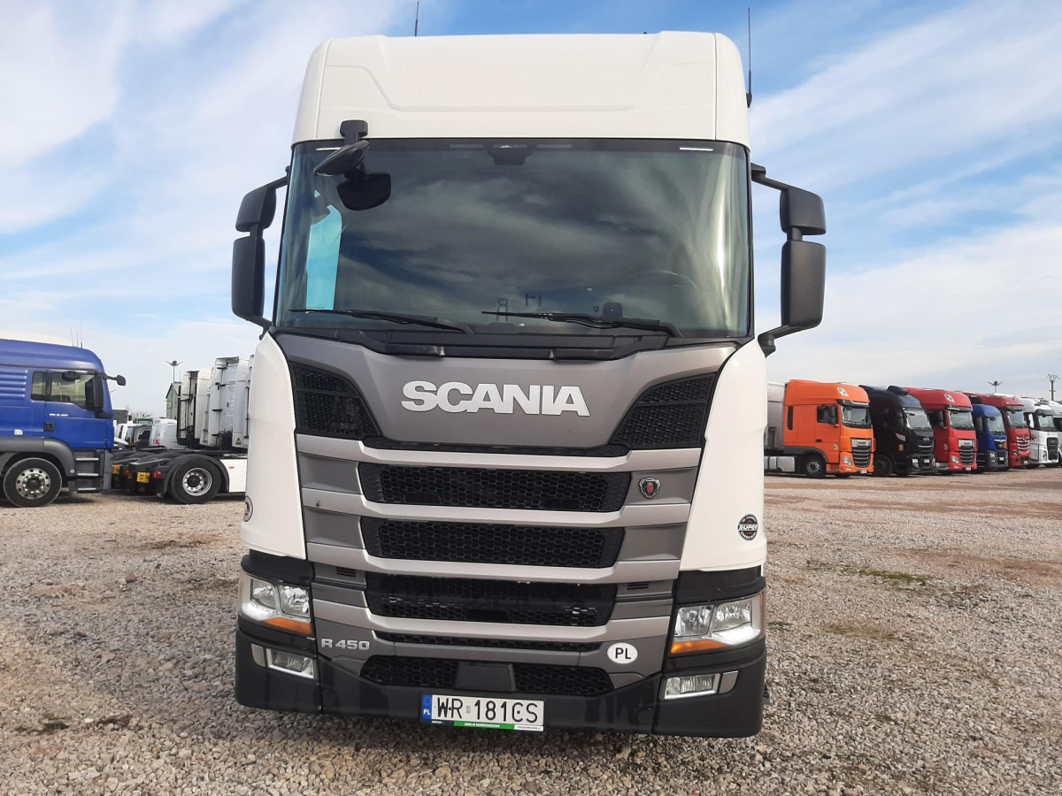 SCANIA R450 CIĄGNIK SIODŁOWY - Nyergesvontató: 3 kép. SCANIA R450 CIĄGNIK SIODŁOWY - Nyergesvontató: 3 kép.