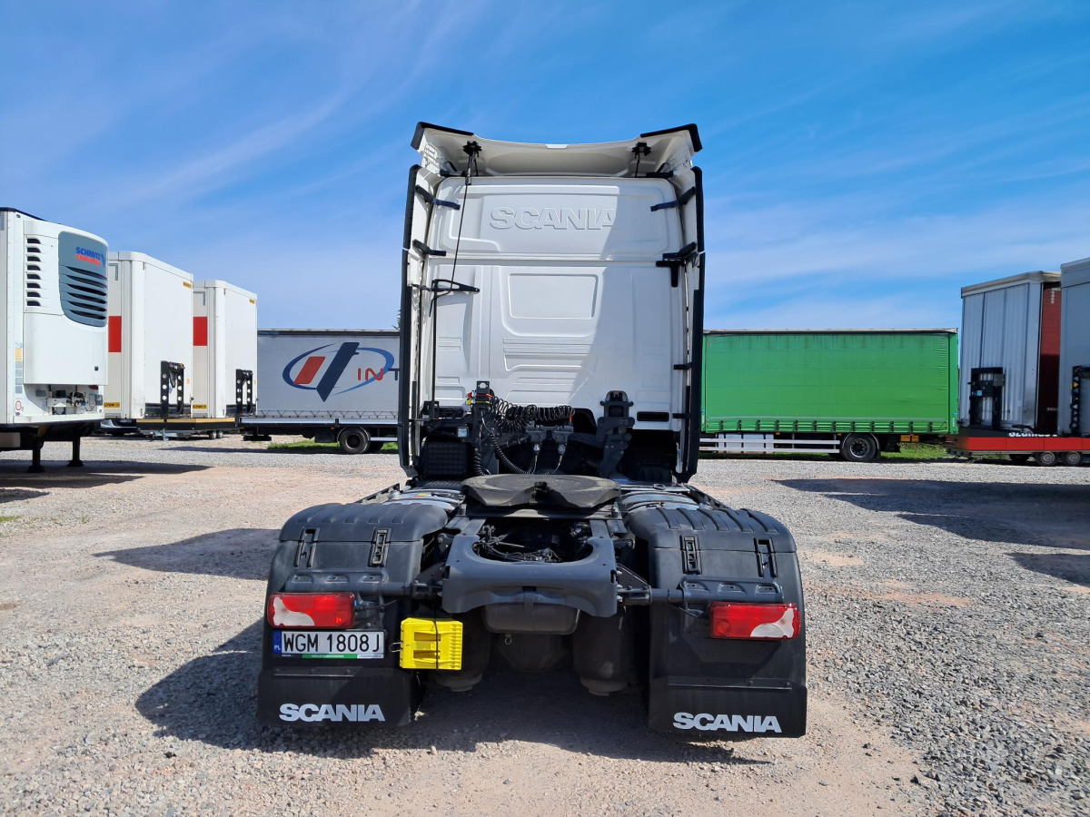 SCANIA R460 CIĄGNIK SIODŁOWY - Nyergesvontató: 5 kép. SCANIA R460 CIĄGNIK SIODŁOWY - Nyergesvontató: 5 kép.