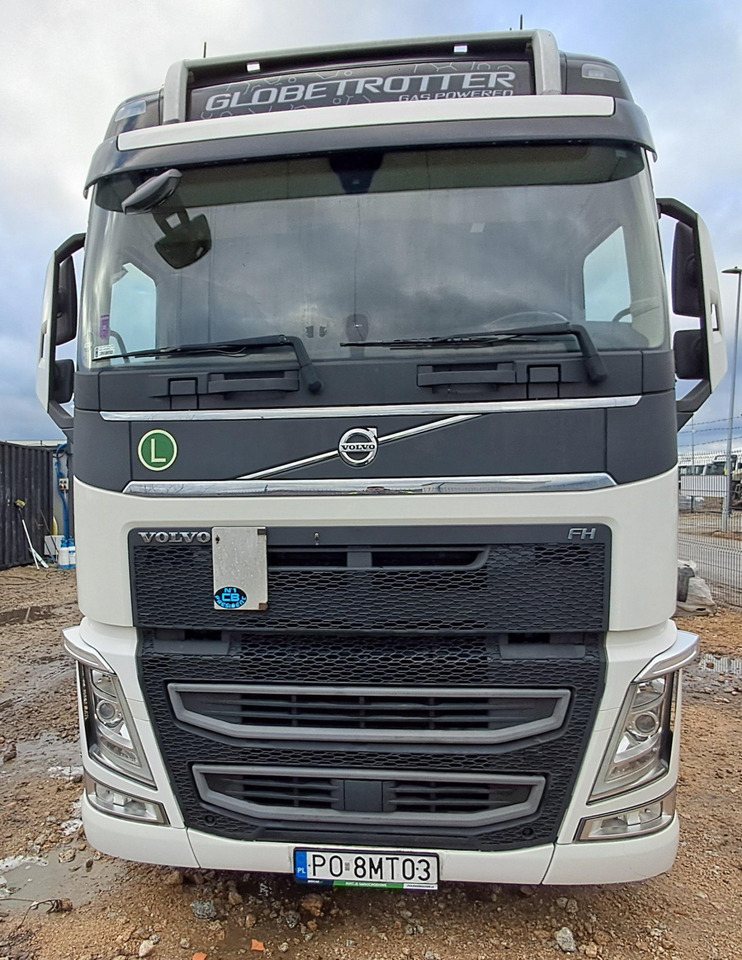 VOLVO FH 460 CIĄGNIK SIODŁOWY - Nyergesvontató: 2 kép. VOLVO FH 460 CIĄGNIK SIODŁOWY - Nyergesvontató: 2 kép.