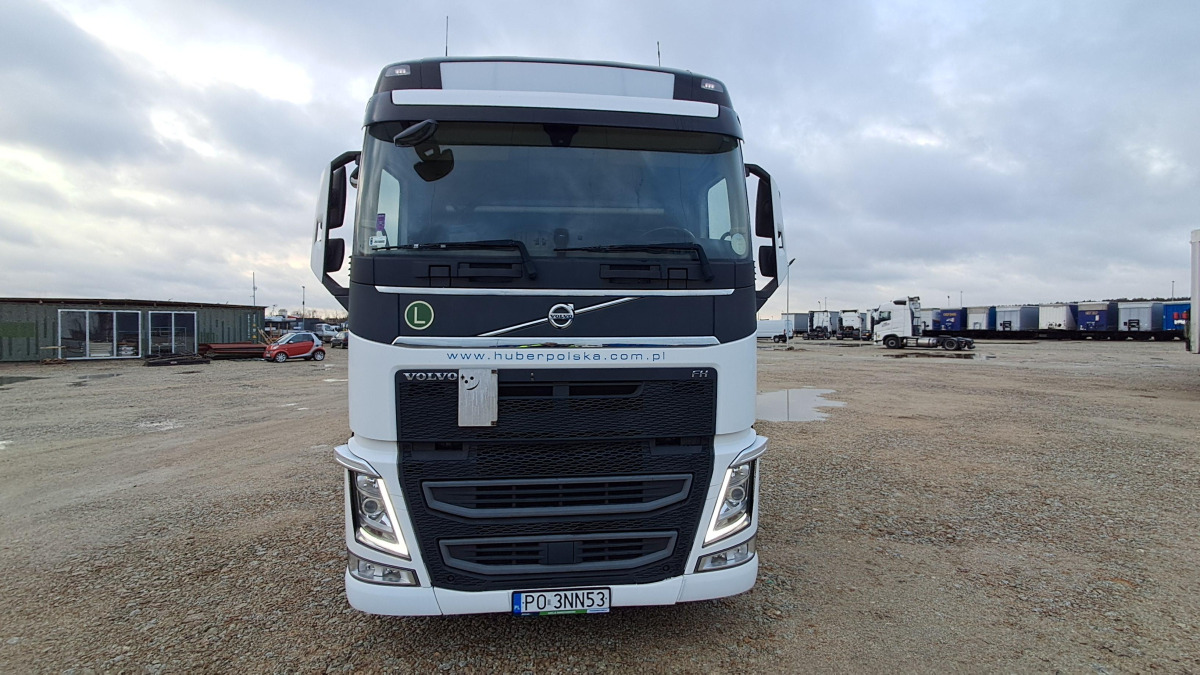 VOLVO FH 460 CIĄGNIK SIODŁOWY - Nyergesvontató: 2 kép. VOLVO FH 460 CIĄGNIK SIODŁOWY - Nyergesvontató: 2 kép.