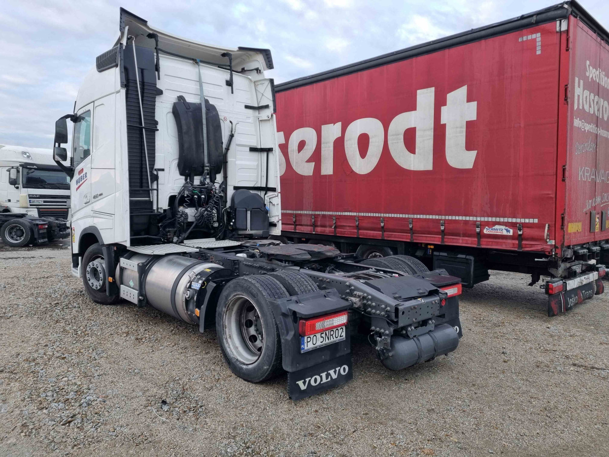 VOLVO FH 460 CIĄGNIK SIODŁOWY - Nyergesvontató: 4 kép. VOLVO FH 460 CIĄGNIK SIODŁOWY - Nyergesvontató: 4 kép.