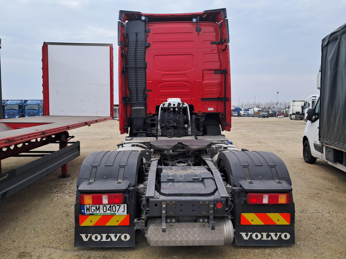 VOLVO FH CIĄGNIK SIODŁOWY - Nyergesvontató: 4 kép. VOLVO FH CIĄGNIK SIODŁOWY - Nyergesvontató: 4 kép.