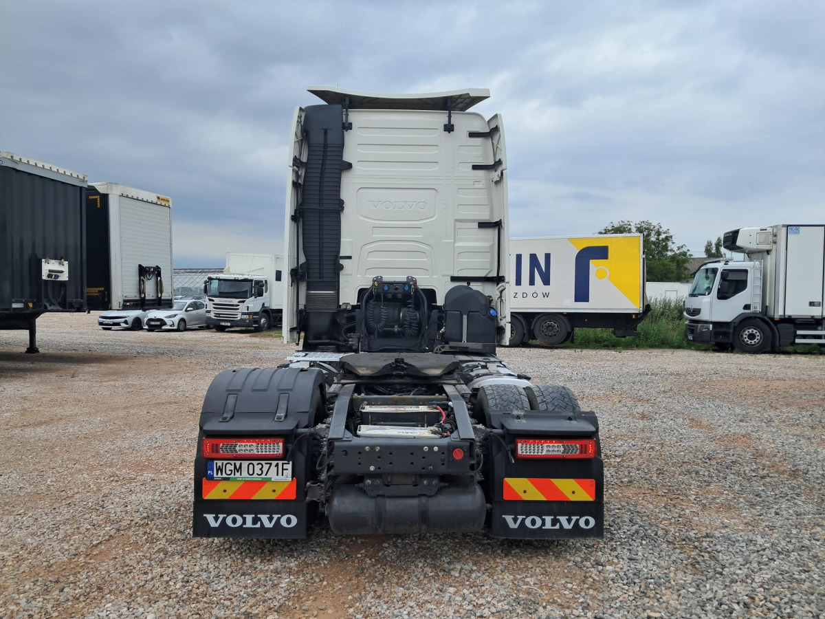 VOLVO FH CIĄGNIK SIODŁOWY - Nyergesvontató: 4 kép. VOLVO FH CIĄGNIK SIODŁOWY - Nyergesvontató: 4 kép.