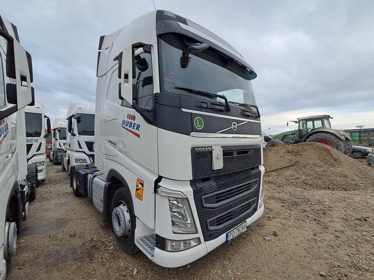 VOLVO FH CIĄGNIK SIODŁOWY - Nyergesvontató: 1 kép. VOLVO FH CIĄGNIK SIODŁOWY - Nyergesvontató: 1 kép.