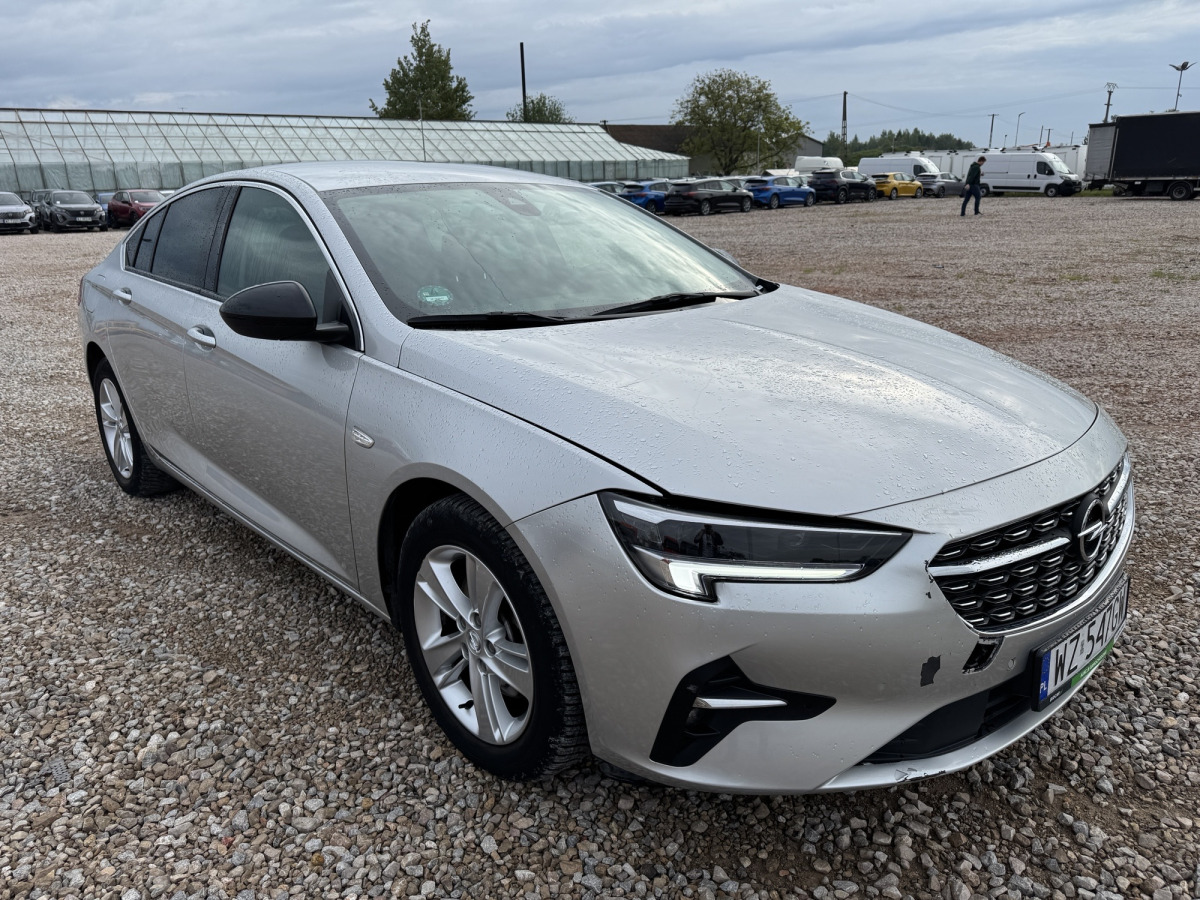 Autó OPEL INSIGNIA LIFTBACK: 1 kép.