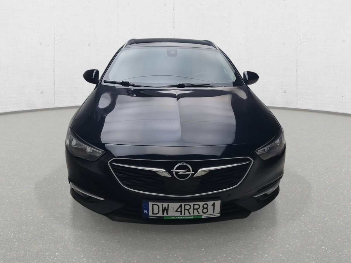 OPEL INSIGNIA SPORTS TOURER KOMBI - Autó: 3 kép. OPEL INSIGNIA SPORTS TOURER KOMBI - Autó: 3 kép.