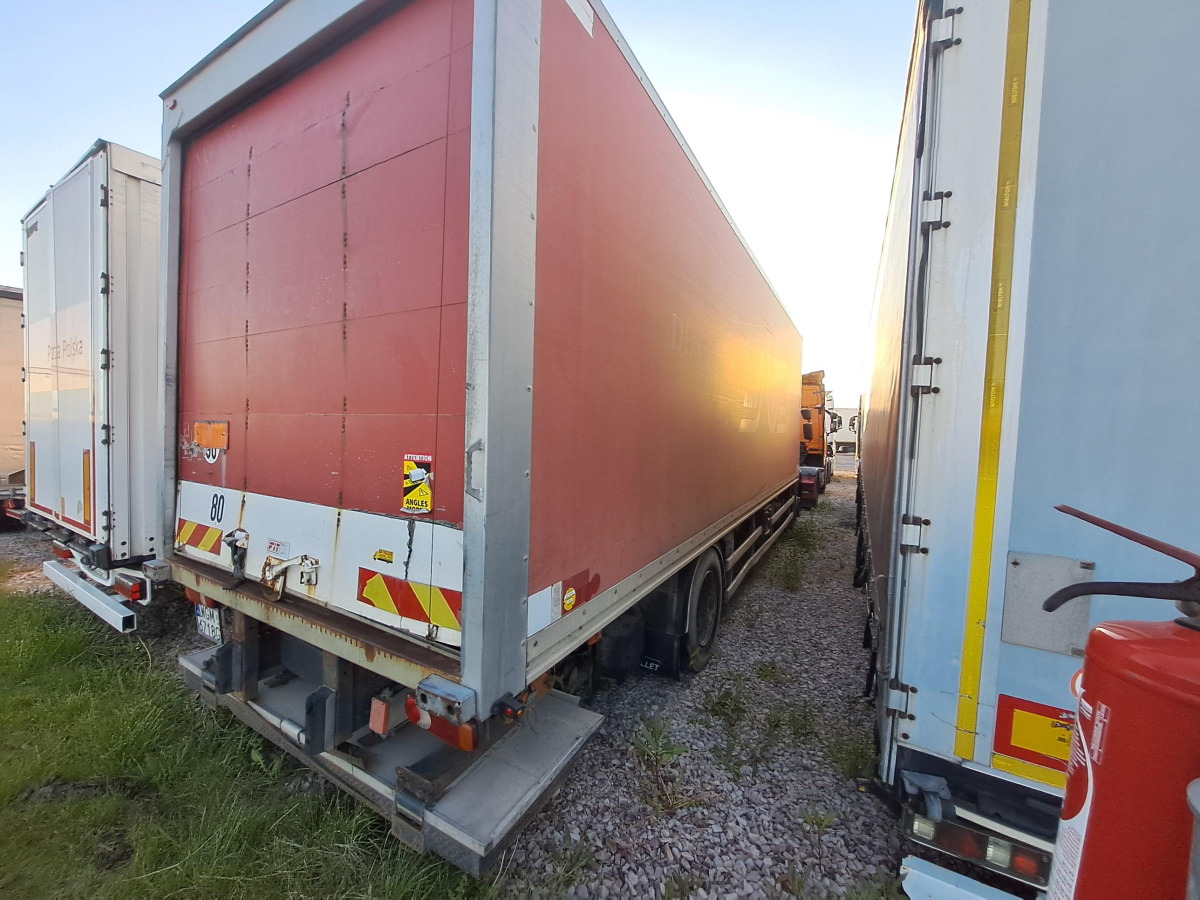 RENAULT MIDLUM KONTENER Z WINDĄ - Dobozos felépítményű teherautó: 5 kép. RENAULT MIDLUM KONTENER Z WINDĄ - Dobozos felépítményű teherautó: 5 kép.