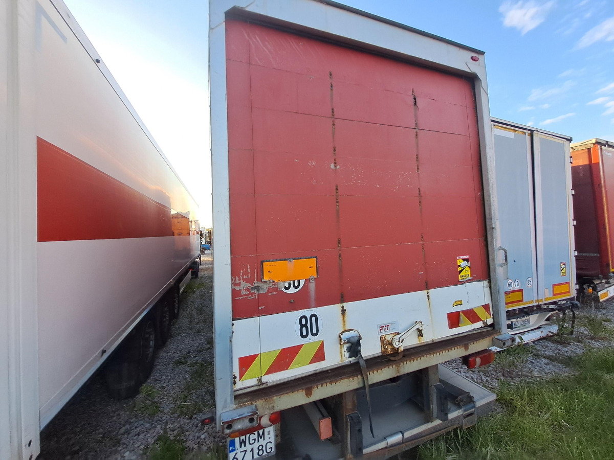 RENAULT MIDLUM KONTENER Z WINDĄ - Dobozos felépítményű teherautó: 4 kép. RENAULT MIDLUM KONTENER Z WINDĄ - Dobozos felépítményű teherautó: 4 kép.