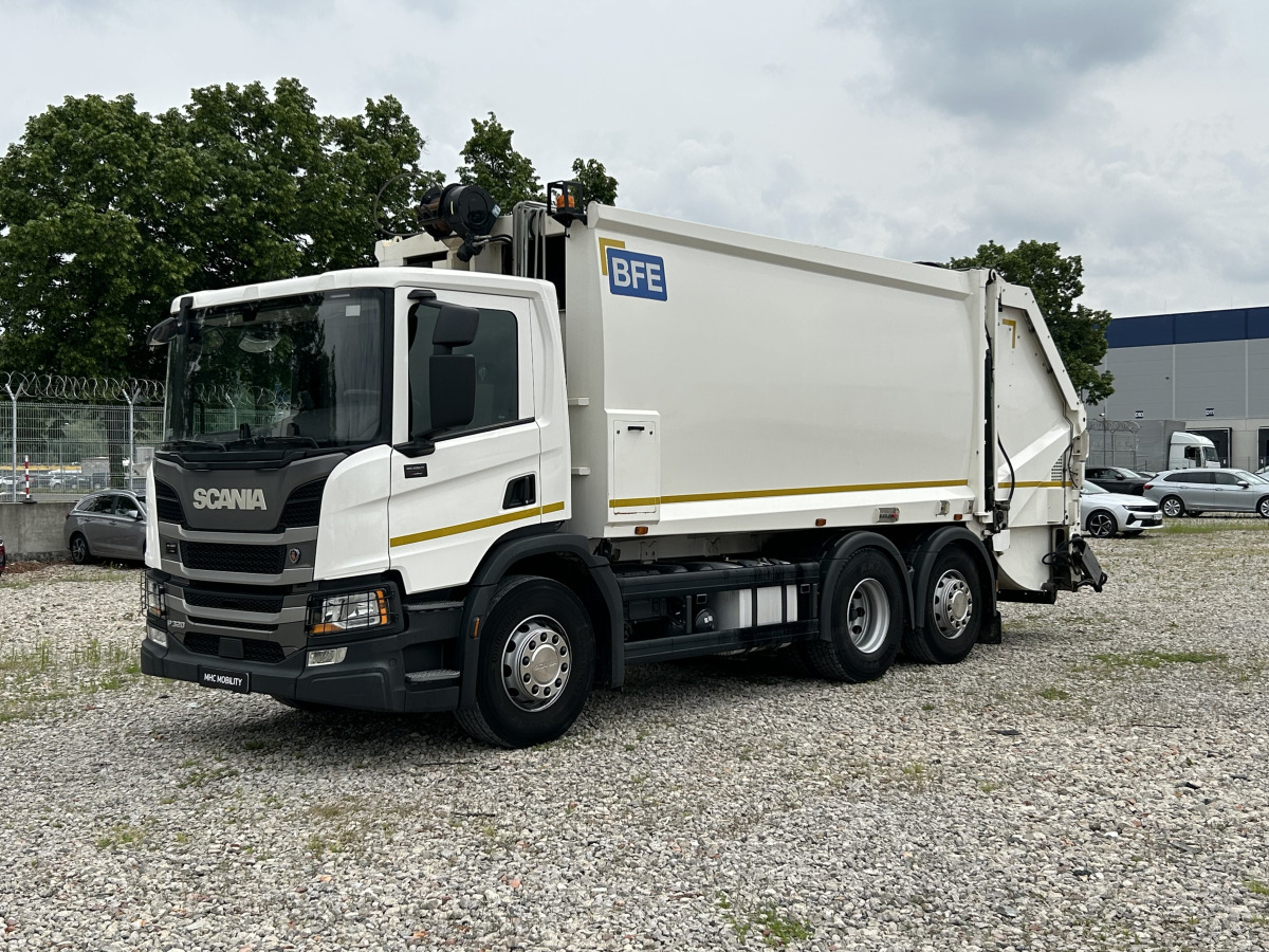 SCANIA P 320 WYWÓZ ŚMIECI - Szemetesautó: 3 kép. SCANIA P 320 WYWÓZ ŚMIECI - Szemetesautó: 3 kép.