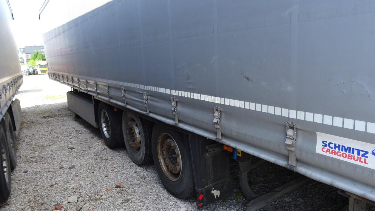 SCHMITZ CARGOBULL FIRANA - Ponyvás pótkocsi: 1 kép. SCHMITZ CARGOBULL FIRANA - Ponyvás pótkocsi: 1 kép.