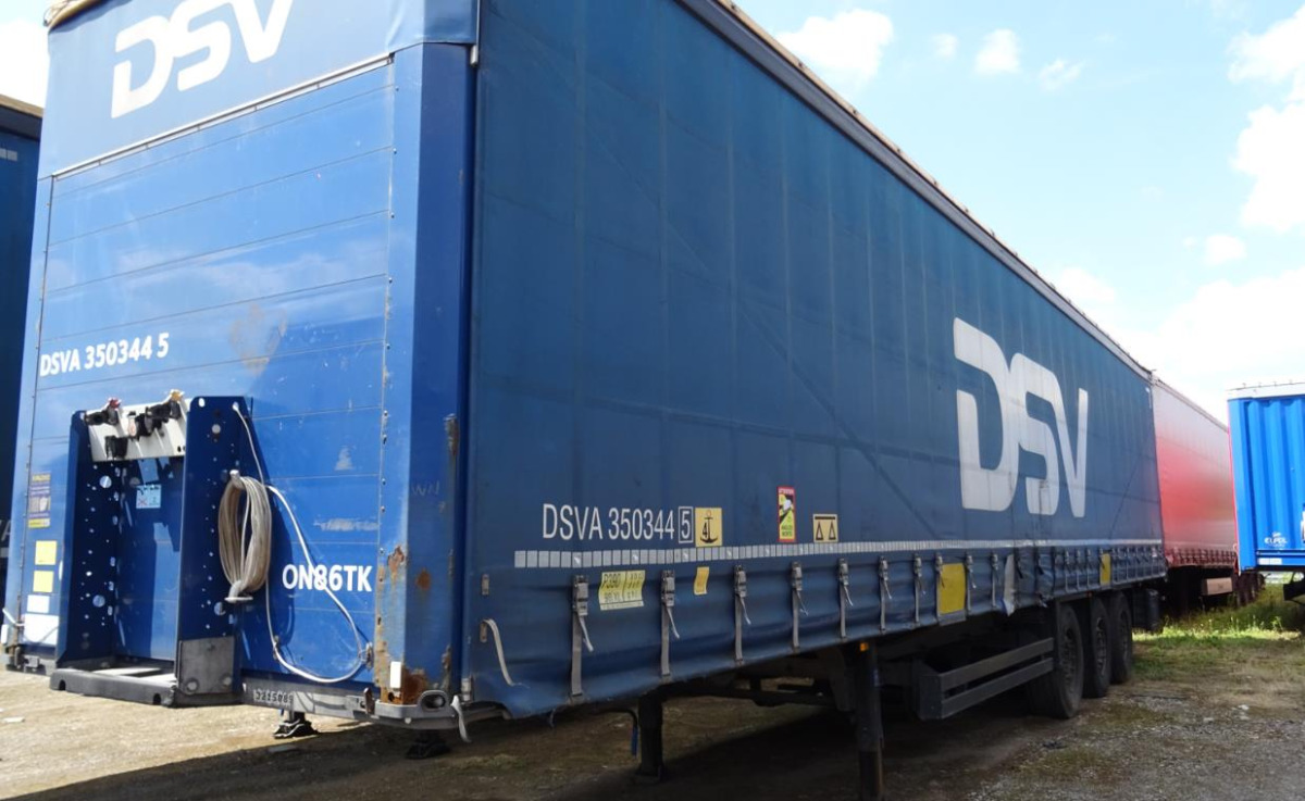 SCHMITZ CARGOBULL SCB S3 SKRZYNIOWA - Platós pótkocsi: 1 kép. SCHMITZ CARGOBULL SCB S3 SKRZYNIOWA - Platós pótkocsi: 1 kép.