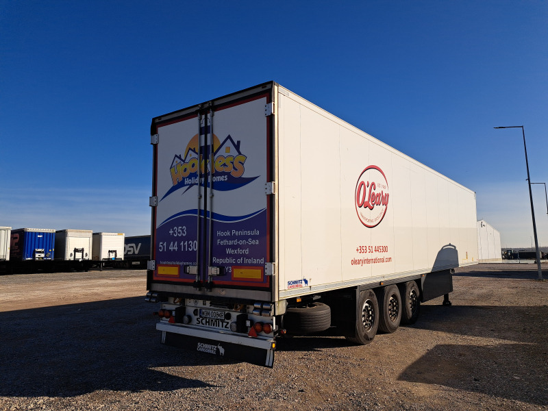 SCHMITZ CARGOBULL SCB*S3B CHŁODNIA - Pótkocsi hűtős: 3 kép. SCHMITZ CARGOBULL SCB*S3B CHŁODNIA - Pótkocsi hűtős: 3 kép.