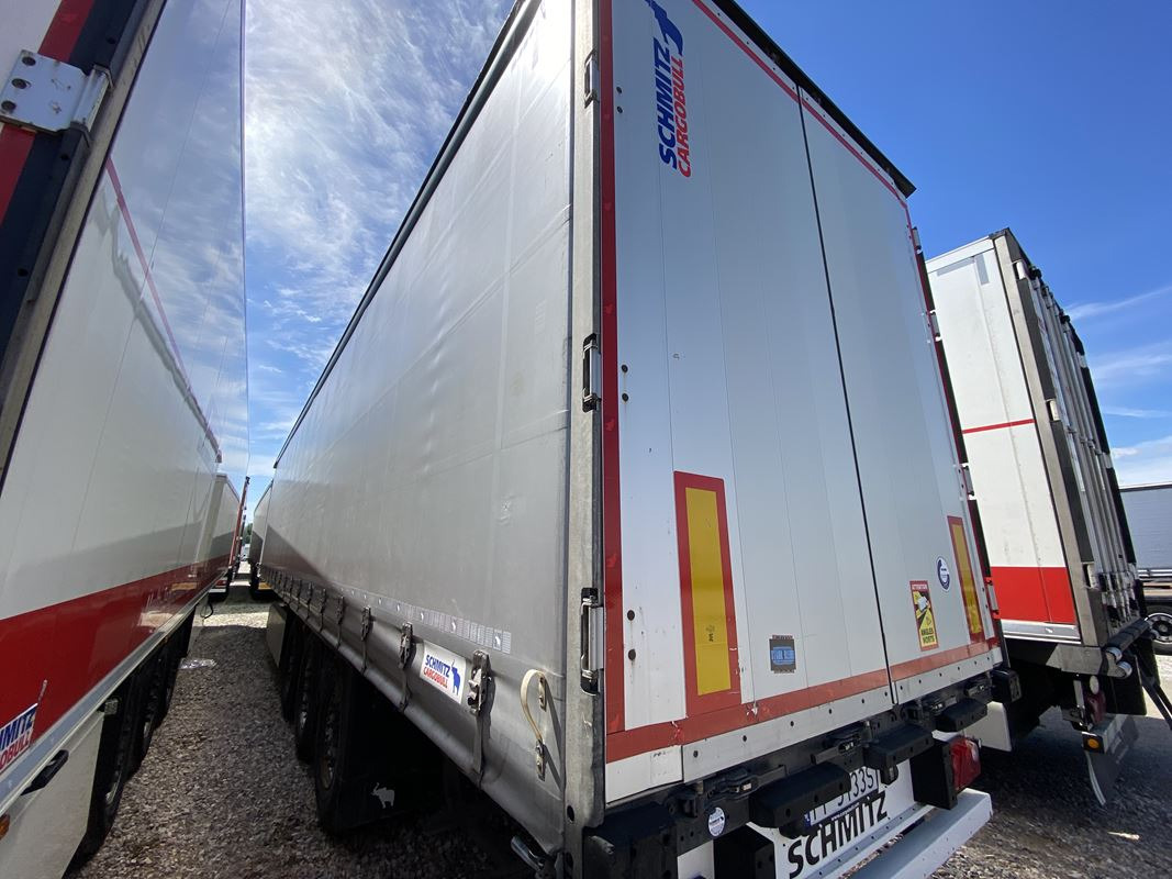 SCHMITZ CARGOBULL SCB S3T FIRANA - Ponyvás pótkocsi: 3 kép. SCHMITZ CARGOBULL SCB S3T FIRANA - Ponyvás pótkocsi: 3 kép.