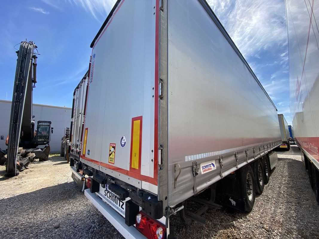 SCHMITZ CARGOBULL SCB S3T FIRANA - Ponyvás pótkocsi: 4 kép. SCHMITZ CARGOBULL SCB S3T FIRANA - Ponyvás pótkocsi: 4 kép.