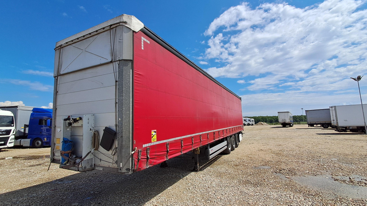 SCHMITZ CARGOBULL SCBS3T PLANDEKA/FIRANA - Ponyvás pótkocsi: 2 kép. SCHMITZ CARGOBULL SCBS3T PLANDEKA/FIRANA - Ponyvás pótkocsi: 2 kép.