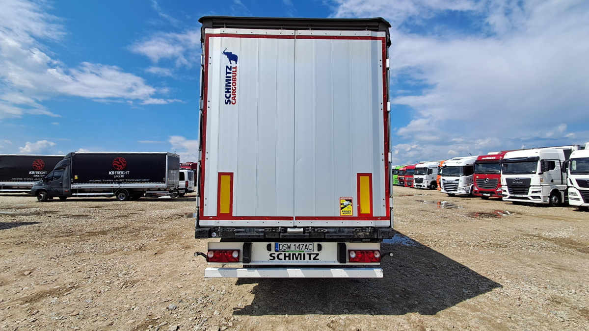 SCHMITZ CARGOBULL SCBS3T PLANDEKA/FIRANA - Ponyvás pótkocsi: 4 kép. SCHMITZ CARGOBULL SCBS3T PLANDEKA/FIRANA - Ponyvás pótkocsi: 4 kép.