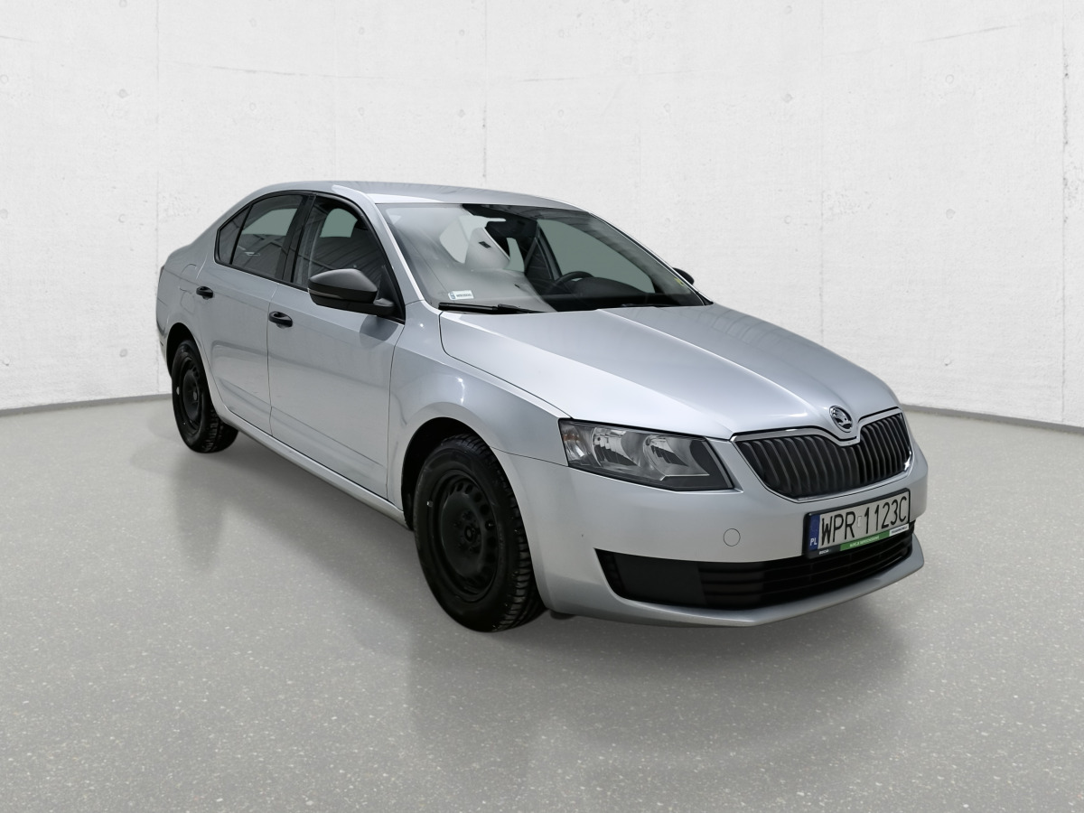 SKODA OCTAVIA HATCHBACK - Hatchback: 1 kép. SKODA OCTAVIA HATCHBACK - Hatchback: 1 kép.
