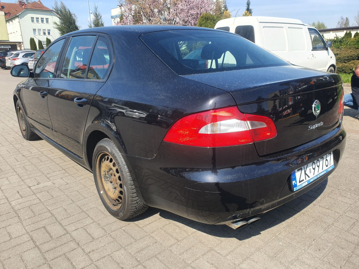 SKODA SUPERB SEDAN - Szedán: 3 kép. SKODA SUPERB SEDAN - Szedán: 3 kép.