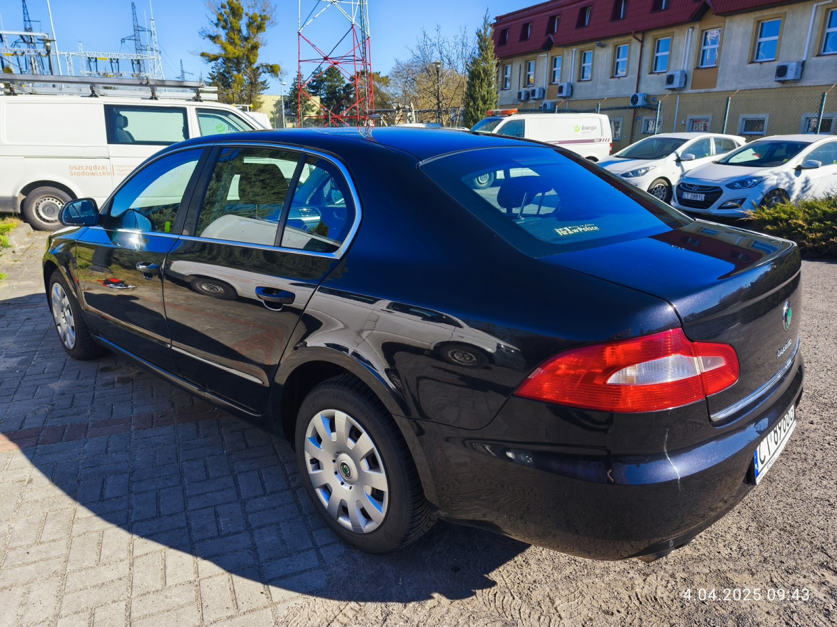 SKODA SUPERB SEDAN - Szedán: 4 kép. SKODA SUPERB SEDAN - Szedán: 4 kép.
