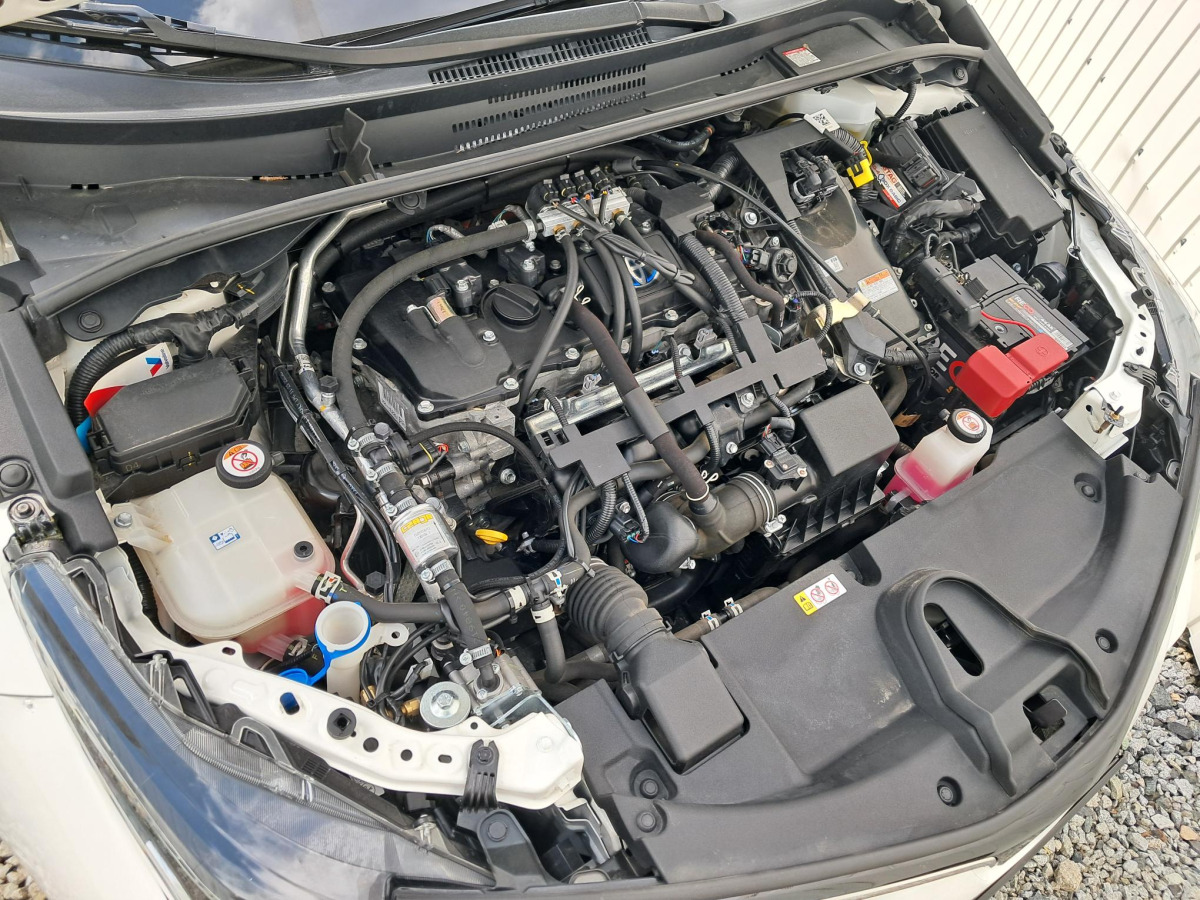 Autó TOYOTA COROLLA SEDAN: 9 kép.