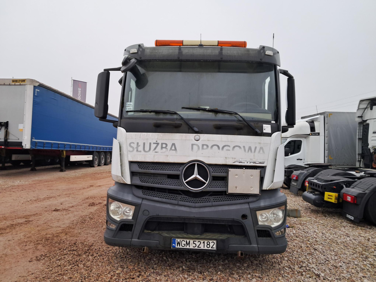 MERCEDES BENZ ACTROS DO ZABUDOWY - Teherautó: 3 kép. MERCEDES BENZ ACTROS DO ZABUDOWY - Teherautó: 3 kép.