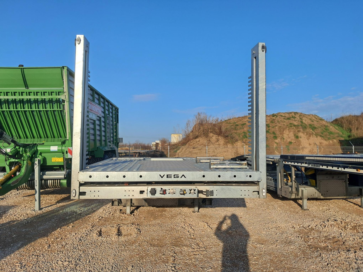 VEGA TRAILER 2 AXLE SEMI TRAILER DO PRZEWOZU POJAZDÓW - Félpótkocsi autószállító: 2 kép. VEGA TRAILER 2 AXLE SEMI TRAILER DO PRZEWOZU POJAZDÓW - Félpótkocsi autószállító: 2 kép.