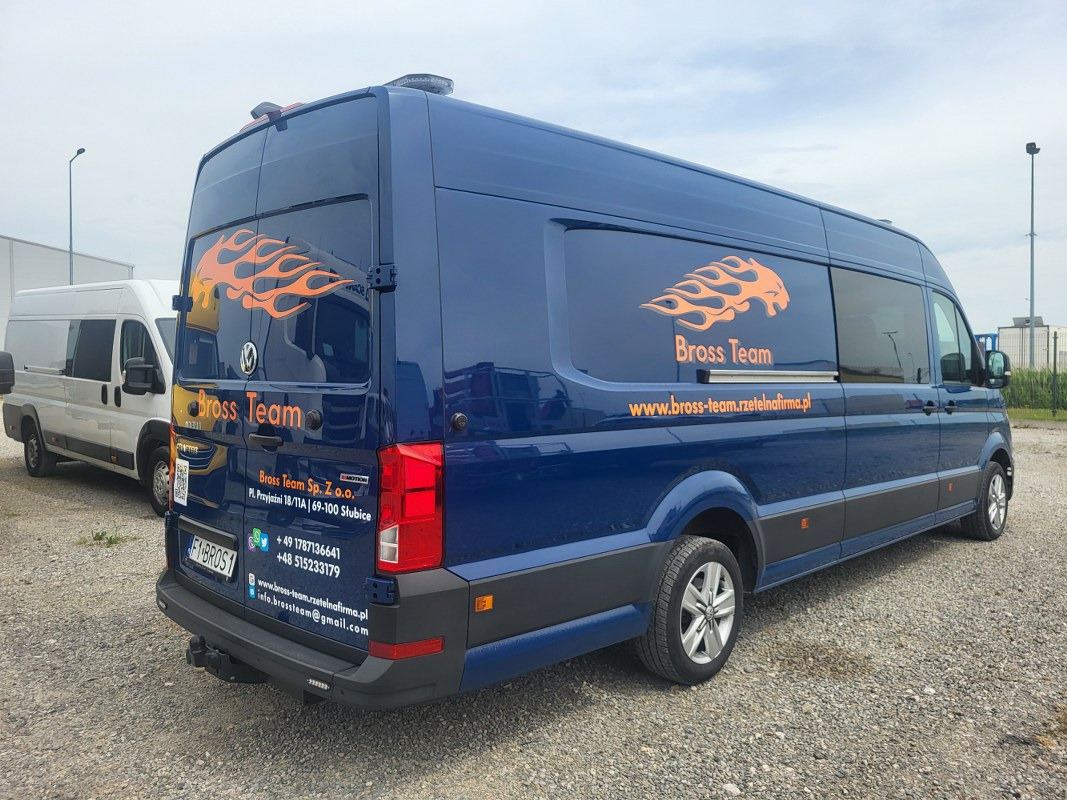 VOLKSWAGEN CRAFTER BRYGADÓWKA - Duplakabinos kisteherautó: 4 kép. VOLKSWAGEN CRAFTER BRYGADÓWKA - Duplakabinos kisteherautó: 4 kép.