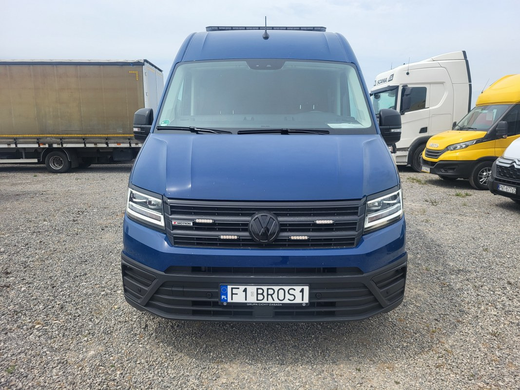 VOLKSWAGEN CRAFTER BRYGADÓWKA - Duplakabinos kisteherautó: 3 kép. VOLKSWAGEN CRAFTER BRYGADÓWKA - Duplakabinos kisteherautó: 3 kép.