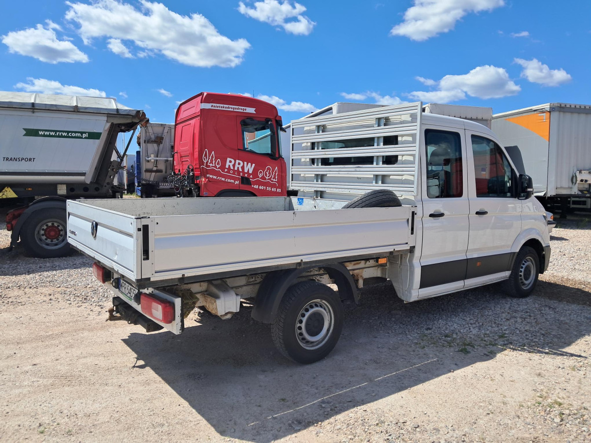 VOLKSWAGEN CRAFTER DOKA - Duplakabinos kisteherautó: 4 kép. VOLKSWAGEN CRAFTER DOKA - Duplakabinos kisteherautó: 4 kép.