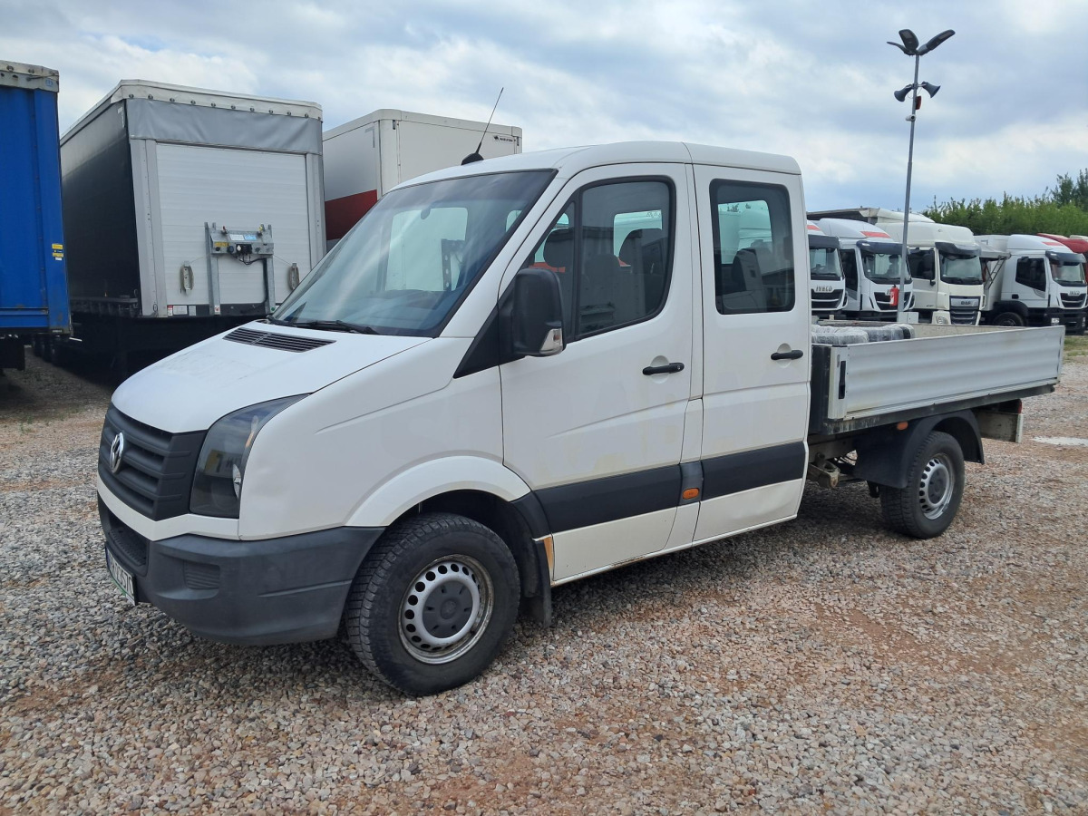 VOLKSWAGEN CRAFTER DOKA - Duplakabinos kisteherautó: 2 kép. VOLKSWAGEN CRAFTER DOKA - Duplakabinos kisteherautó: 2 kép.