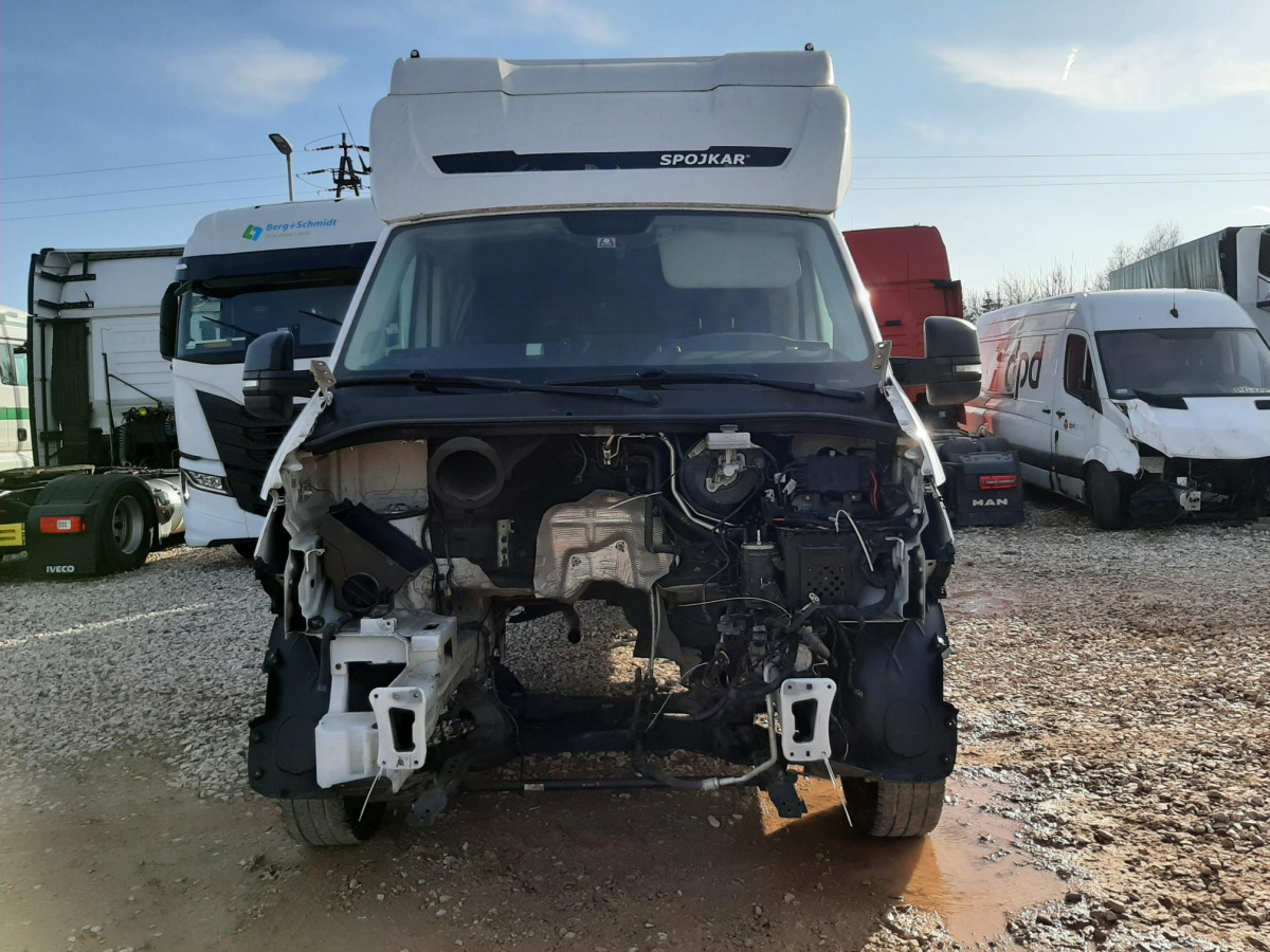VOLKSWAGEN CRAFTER PLANDEKA - Ponyvás kisteherautó: 2 kép. VOLKSWAGEN CRAFTER PLANDEKA - Ponyvás kisteherautó: 2 kép.