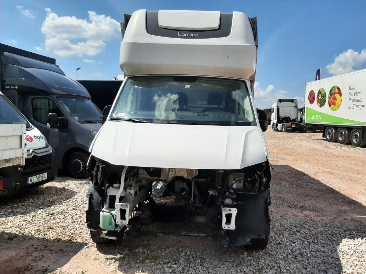 VOLKSWAGEN CRAFTER PLANDEKA - Ponyvás kisteherautó: 3 kép. VOLKSWAGEN CRAFTER PLANDEKA - Ponyvás kisteherautó: 3 kép.