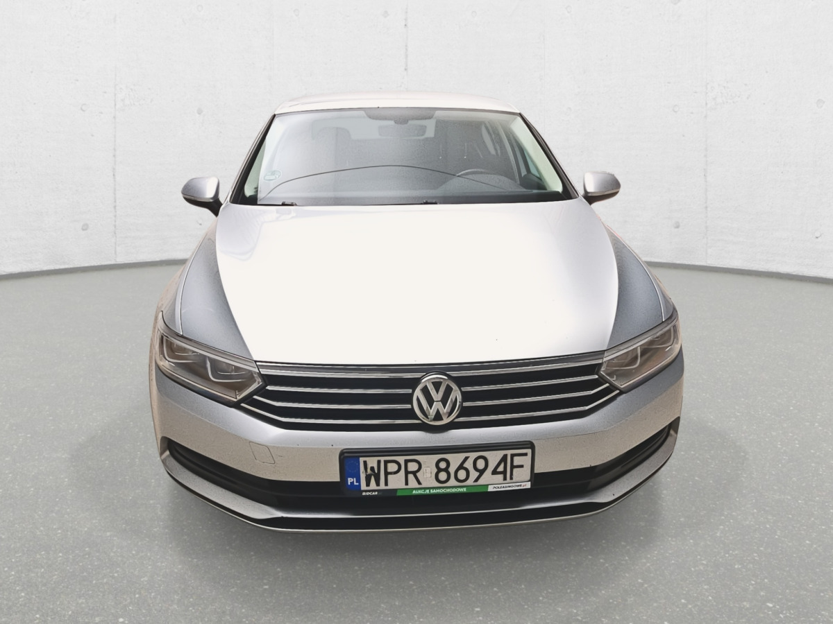 VOLKSWAGEN PASSAT SEDAN - Autó: 3 kép. VOLKSWAGEN PASSAT SEDAN - Autó: 3 kép.