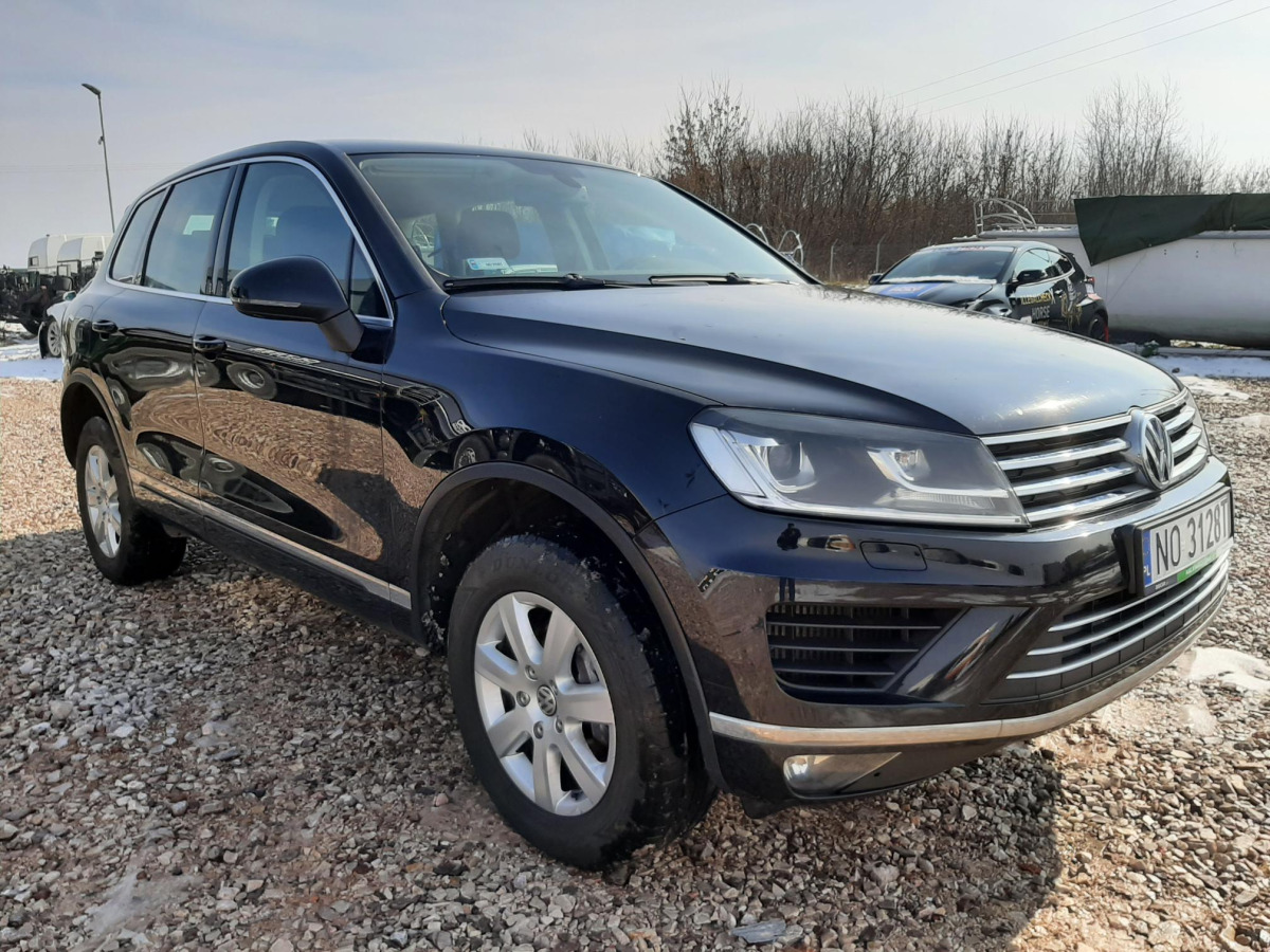 VOLKSWAGEN TOUAREG SUV - Terepjáró/ SUV: 1 kép. VOLKSWAGEN TOUAREG SUV - Terepjáró/ SUV: 1 kép.
