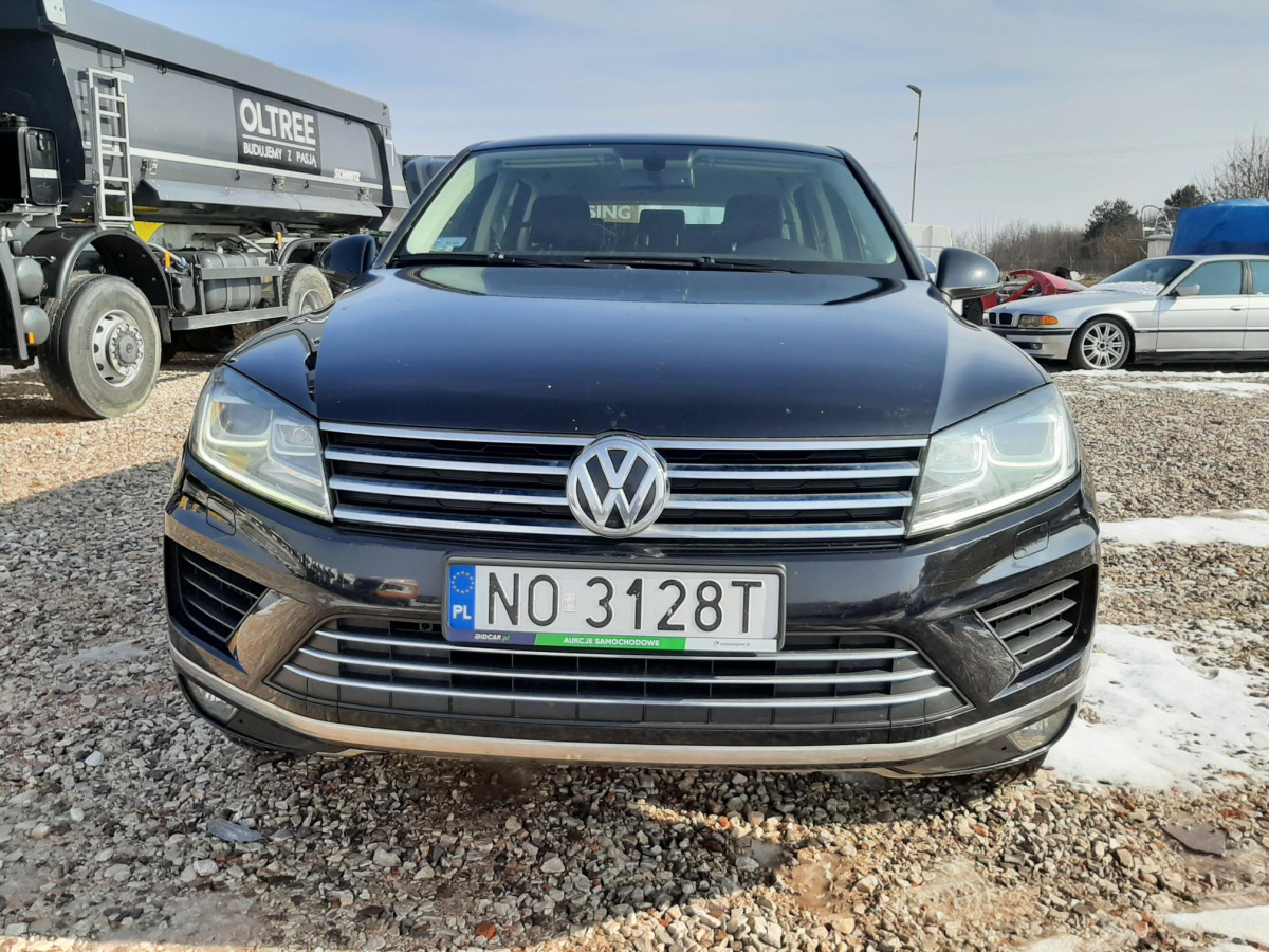 VOLKSWAGEN TOUAREG SUV - Terepjáró/ SUV: 2 kép. VOLKSWAGEN TOUAREG SUV - Terepjáró/ SUV: 2 kép.