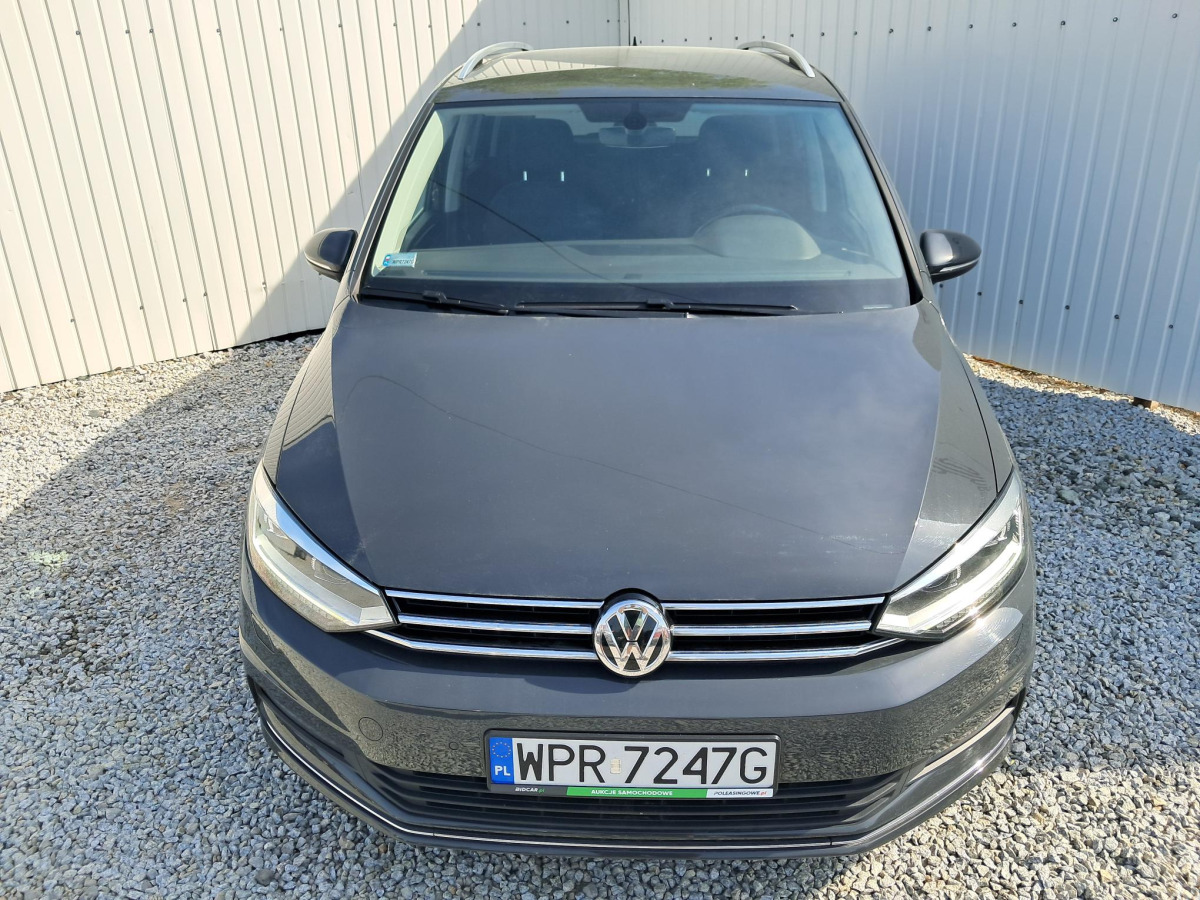 VOLKSWAGEN TOURAN MINIVAN - Autó: 3 kép. VOLKSWAGEN TOURAN MINIVAN - Autó: 3 kép.